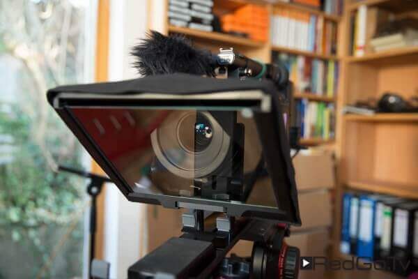Passt: Die Montage des Teleprompters ging fix und problemlos.