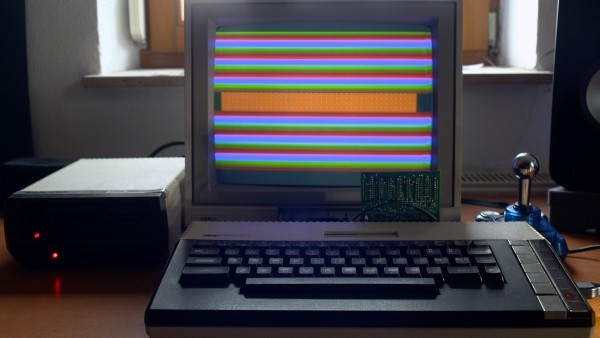Die kleine Platine hinten am Computer habe ich mit einem Kopflicht seitlich angestrahlt, anderenfalls wäre sie abgesoffen.
