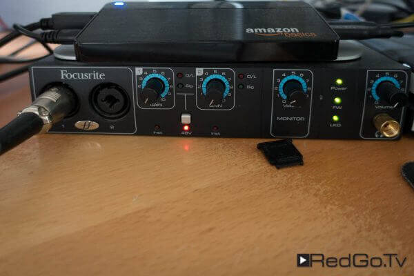 Das Audio-Interface Focusrite Saffire Pro 14 nimmt Ton auf und speist die Lautsprecher.