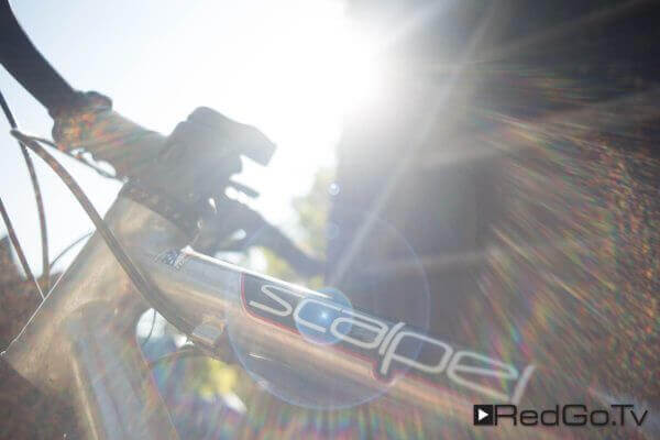 Aufnahme eines Fahrradrahmens im Gegenlicht mit Lensflare